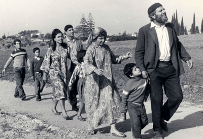 Viele Jahre lang war die Filmfigur Sallah Shabati in Israel Sinnbild des orientalischen Judens – gespielt wurde er vom aschkenasischen Schauspieler Chaim Topol (Bild: Screenshot Film)