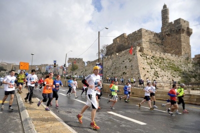 Rennen um die Mauern der Altstadt Jerusalems. (Bild: Twitter @TuttleSinger)